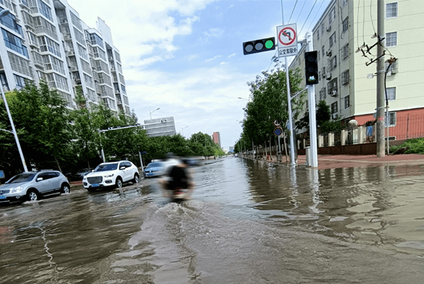 1733205429800035.jpg 道路积水.jpg